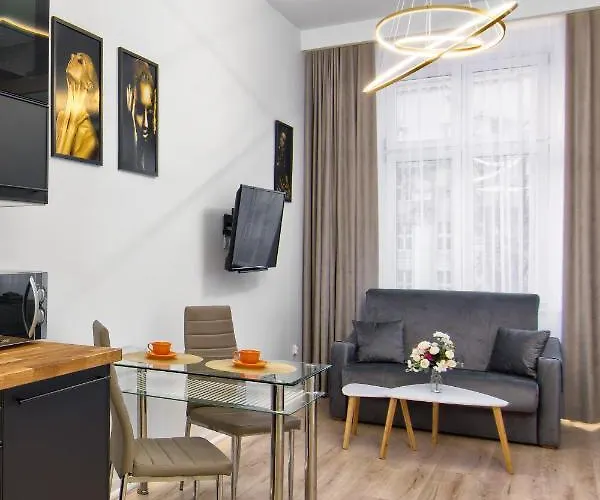 Silver Shine Jacuzzi