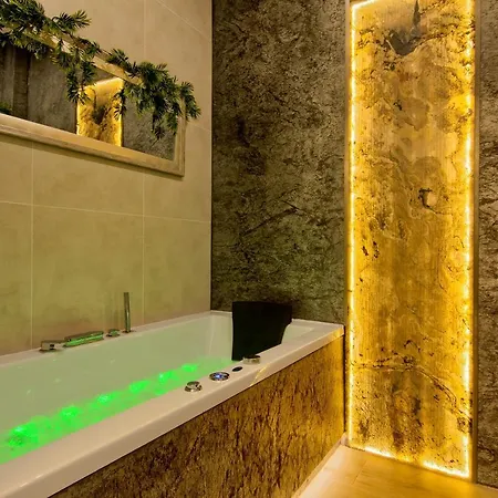 Silver Shine Jacuzzi