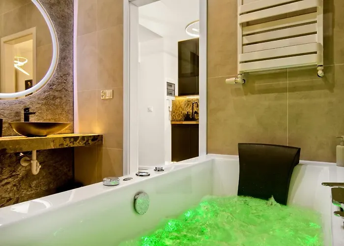 Silver Shine Jacuzzi