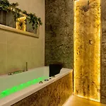 Silver Shine Jacuzzi